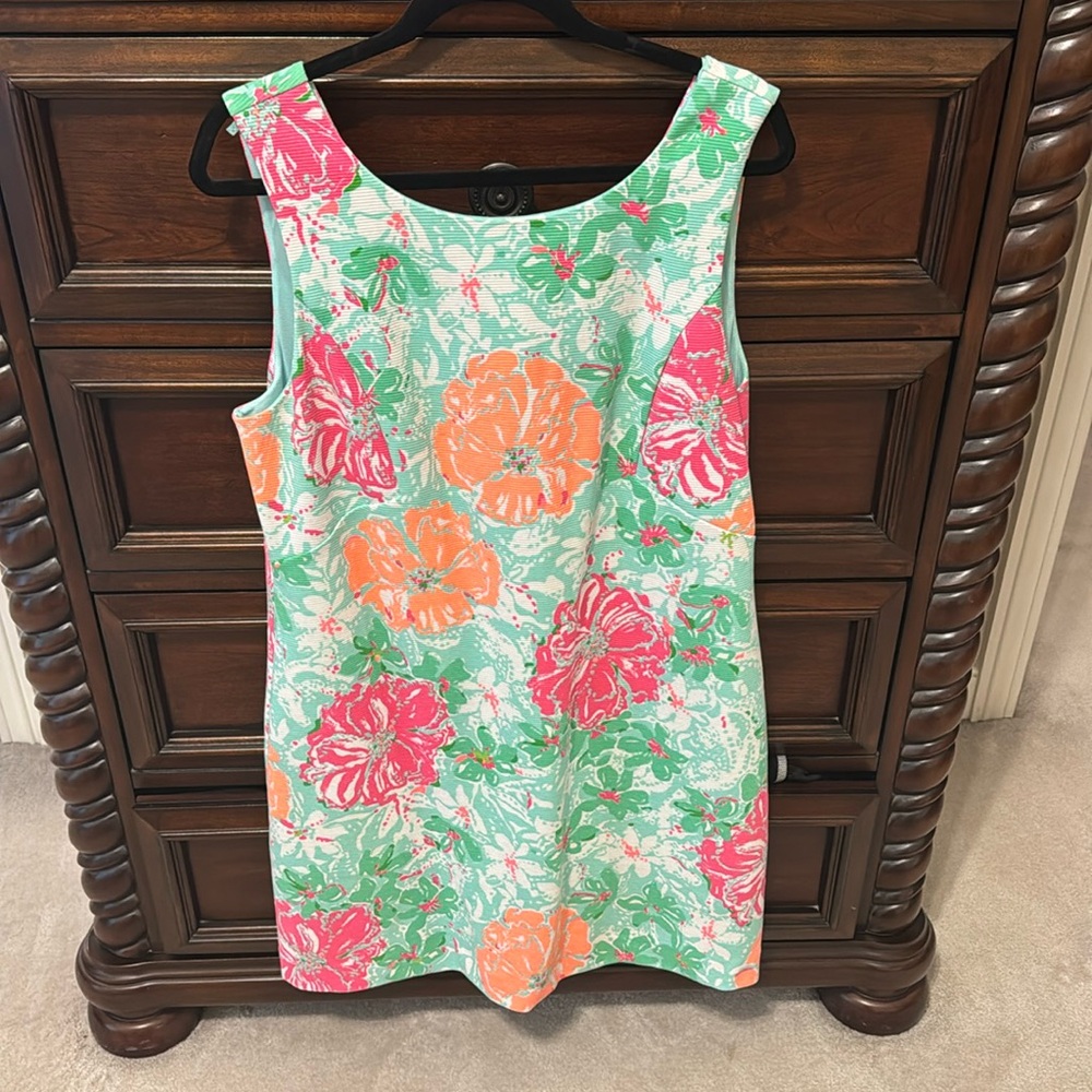Lilly sleeveless stretch shift euc
